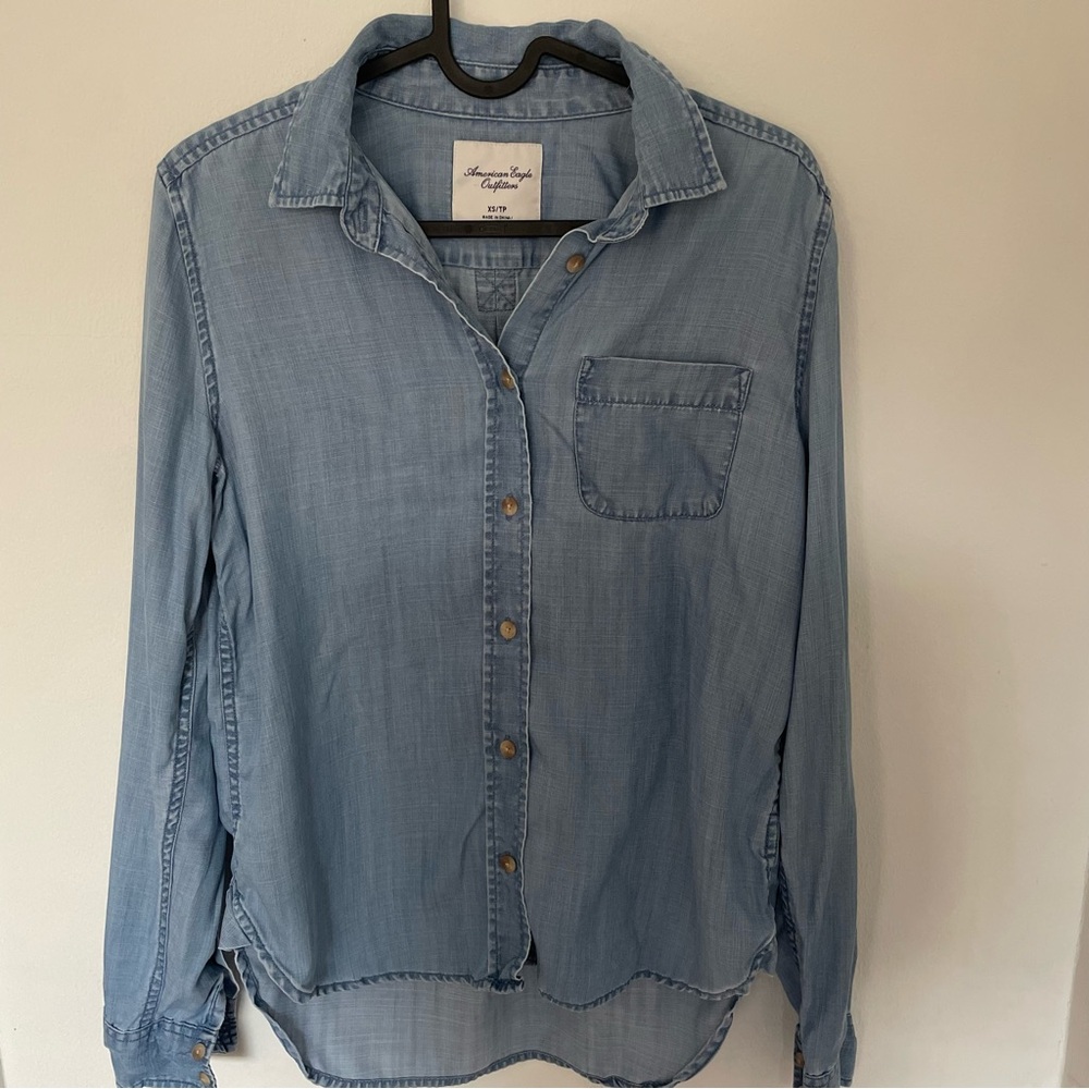 American Eagle Outfitters Chambray Button Down